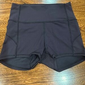 Lululemon Wunder Train High-Rise Short 2" - Black size 4